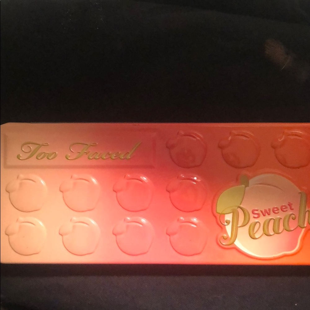 Too faced sweet peach eyeshadow palette